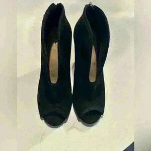 Vince Camuto The VC-Amber Peep Toe Block Heel Shooters Black Suede 6.5 Worn Once